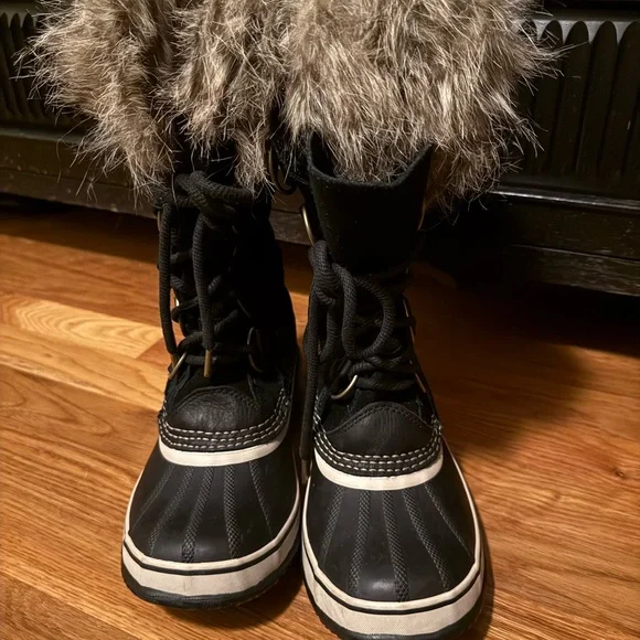 Sorel Joan of Arctic Boots - Picture 1 of 5